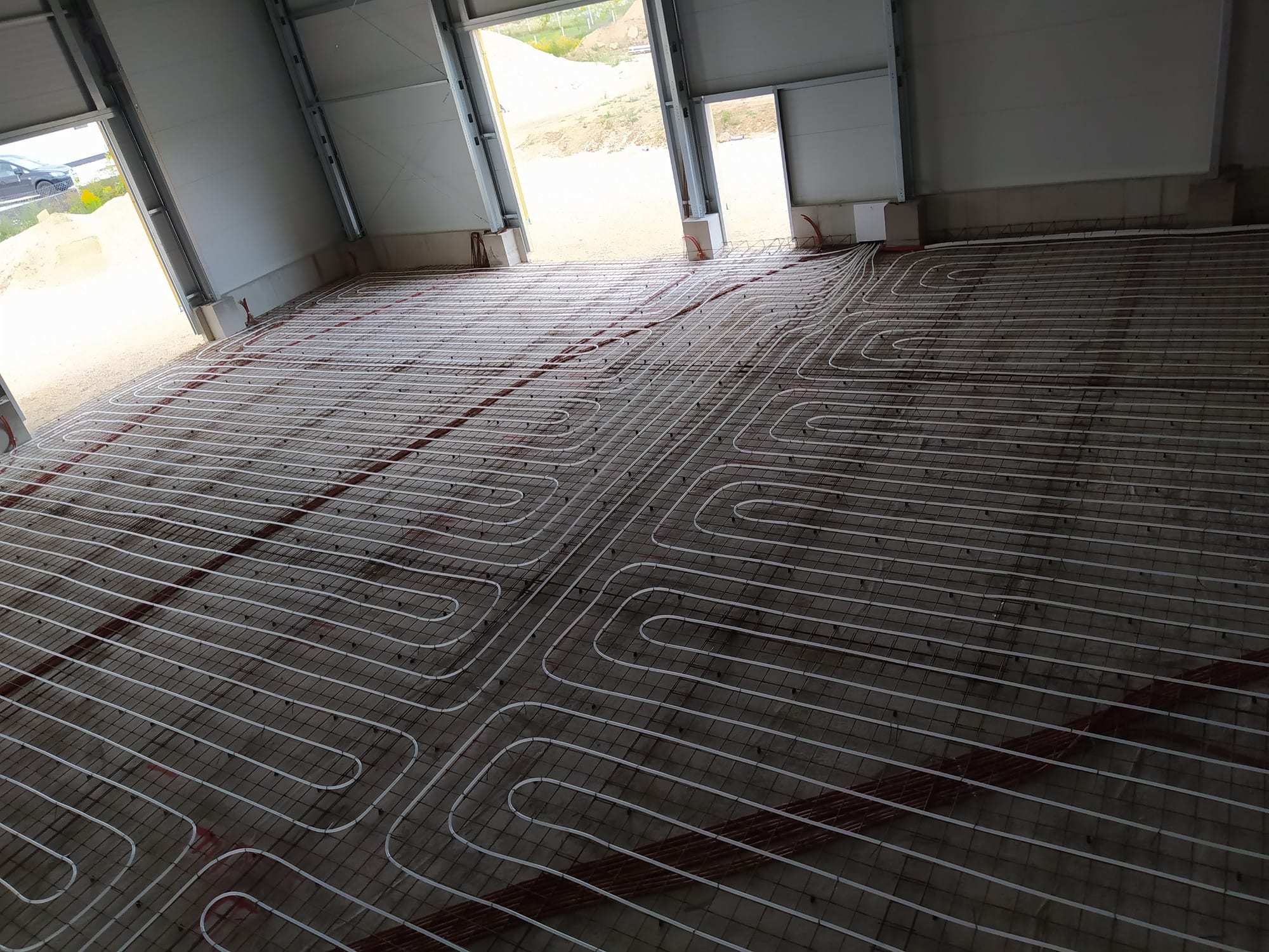 Ipari padlófűtés csőkiosztása betonozás előtt