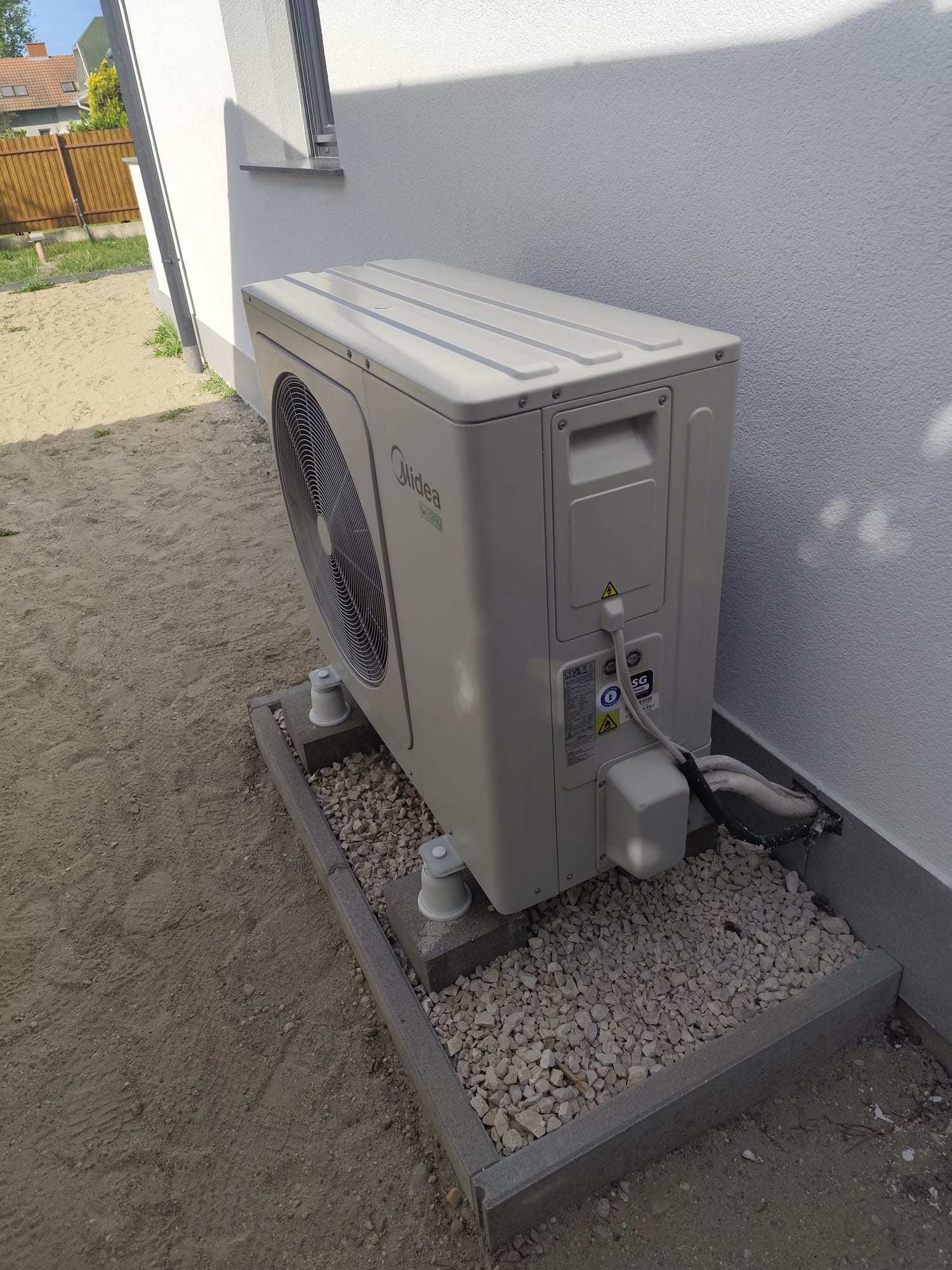 Midea monoblokk hőszivattyú kültéri egysége